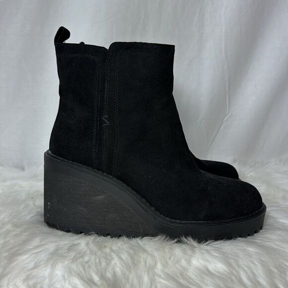 Torrid NWOT Faux Suede Black Wedge Side Zip Booties Extra Wide Width Sz 7.5 - Picture 4 of 6